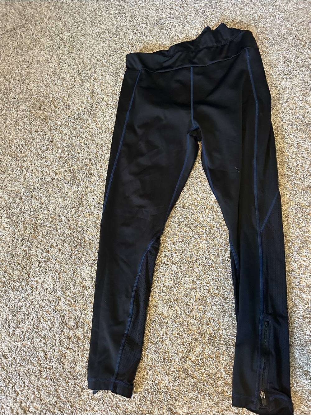 Fabletics legging with zippered ankle and side pocket